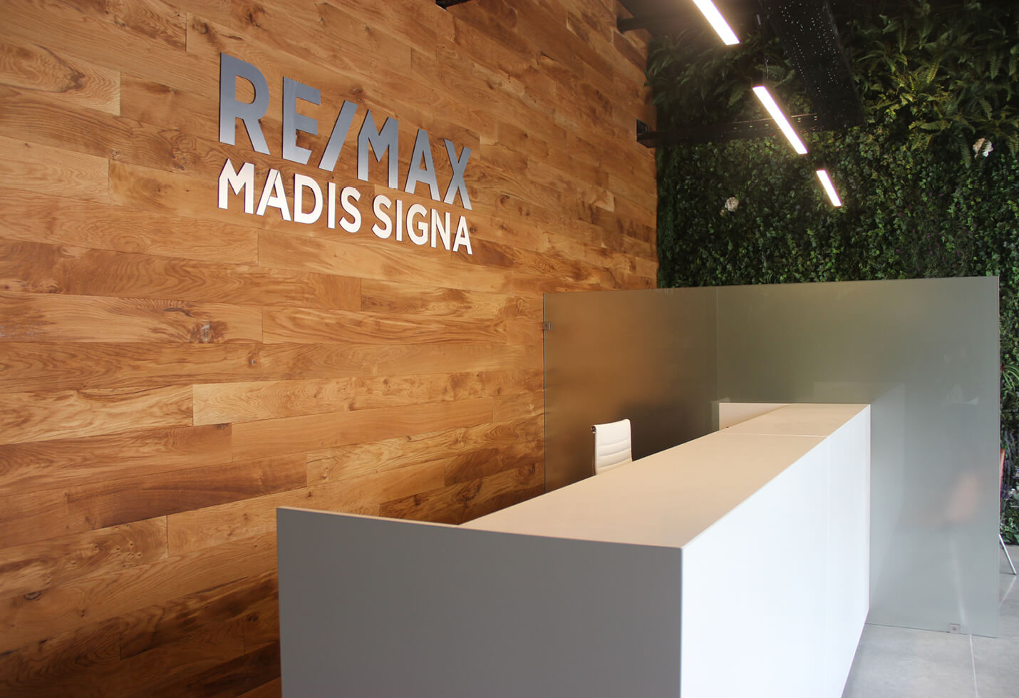 loja remax amoreiras parede soalho naturtec